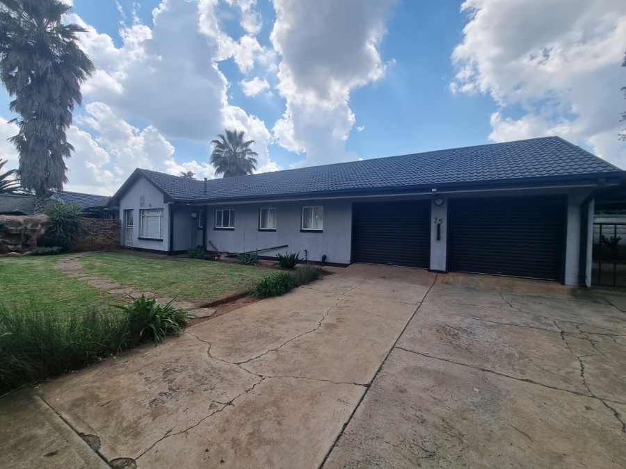 To Let 3 Bedroom Property for Rent in Risiville Gauteng