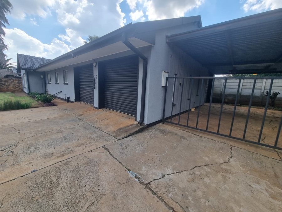 To Let 3 Bedroom Property for Rent in Risiville Gauteng