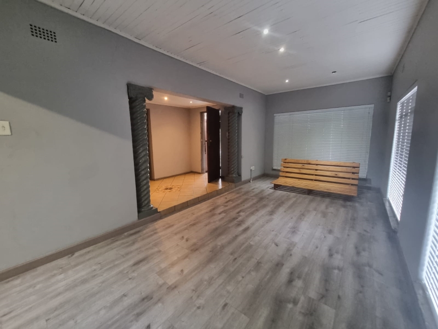 To Let 3 Bedroom Property for Rent in Risiville Gauteng