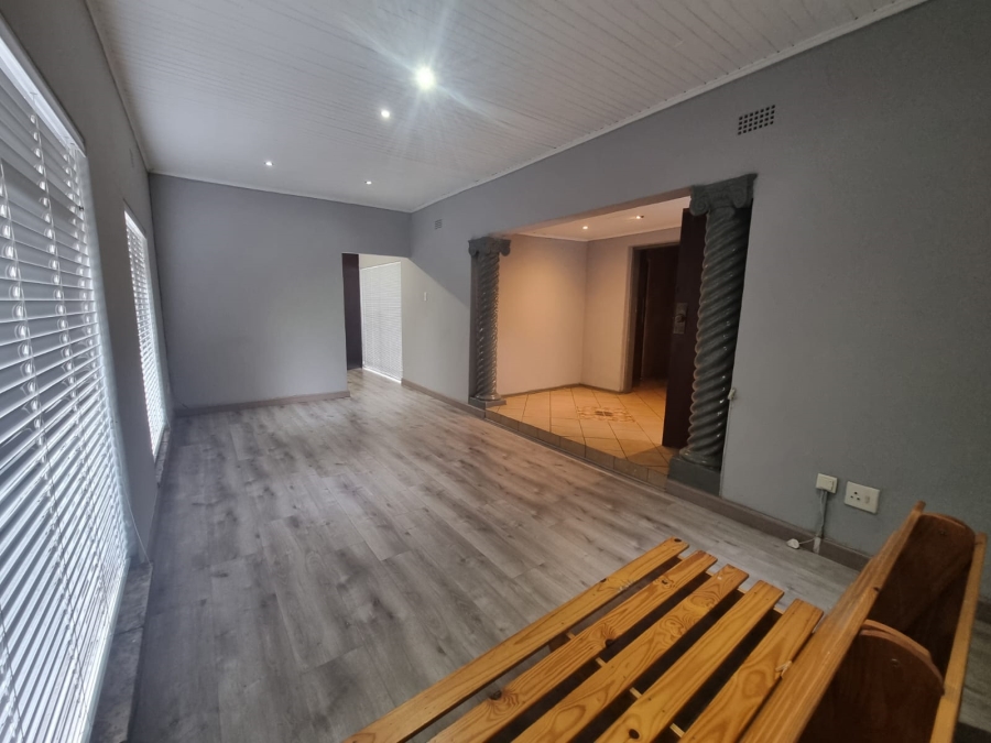 To Let 3 Bedroom Property for Rent in Risiville Gauteng