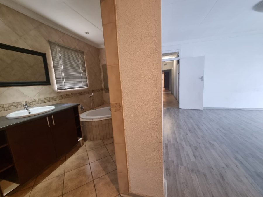 To Let 3 Bedroom Property for Rent in Risiville Gauteng