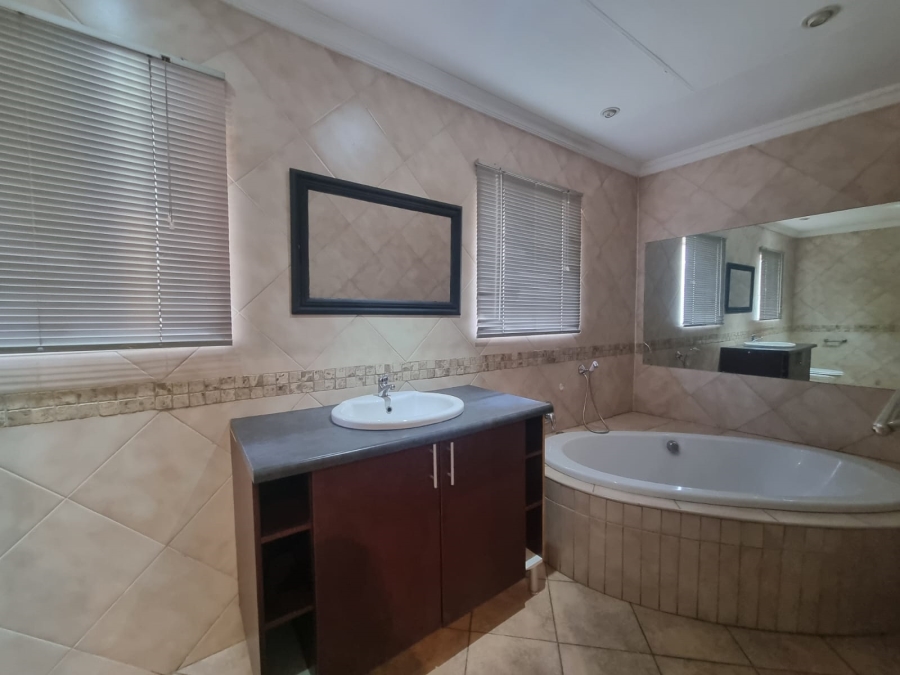 To Let 3 Bedroom Property for Rent in Risiville Gauteng