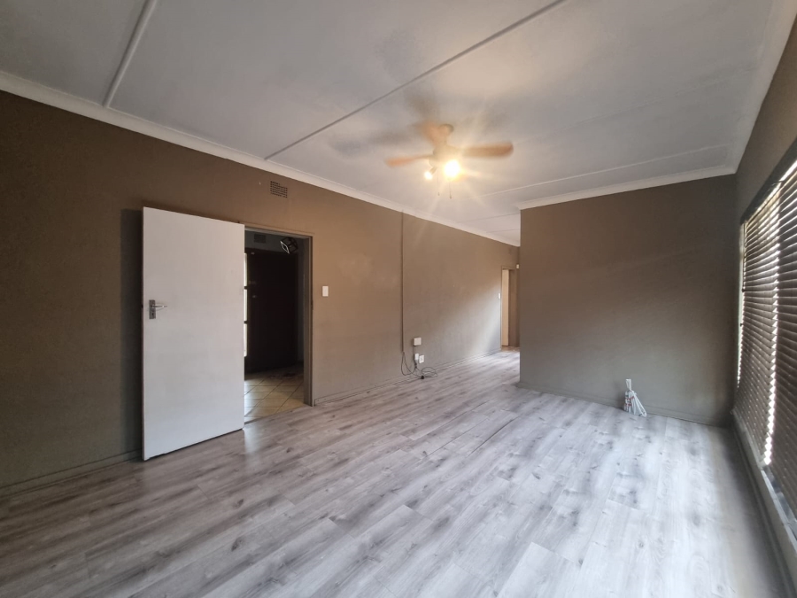 To Let 3 Bedroom Property for Rent in Risiville Gauteng