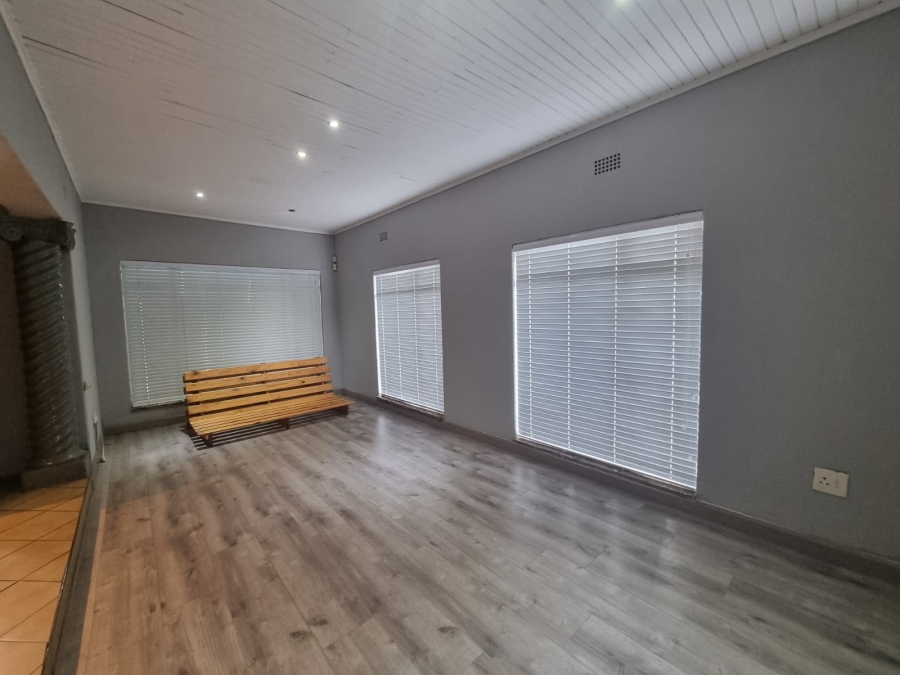 To Let 3 Bedroom Property for Rent in Risiville Gauteng