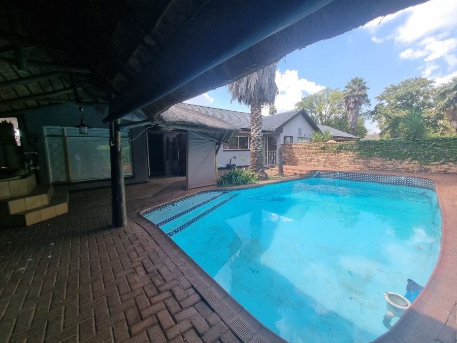 To Let 3 Bedroom Property for Rent in Risiville Gauteng