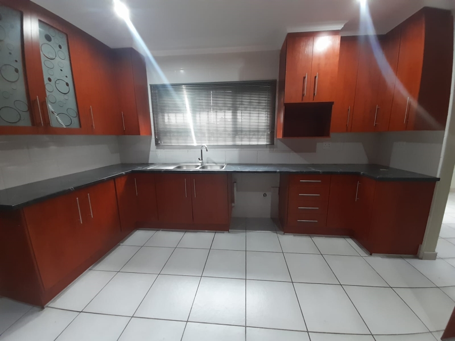 To Let 3 Bedroom Property for Rent in Kookrus Gauteng