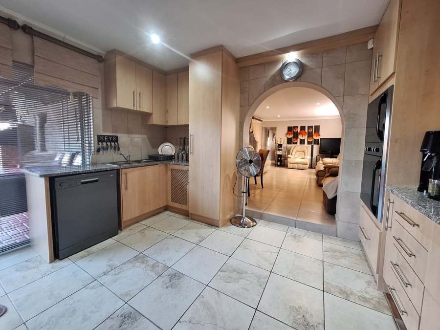 3 Bedroom Property for Sale in Rensburg Gauteng