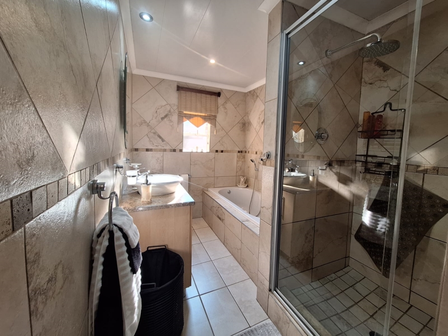 3 Bedroom Property for Sale in Rensburg Gauteng