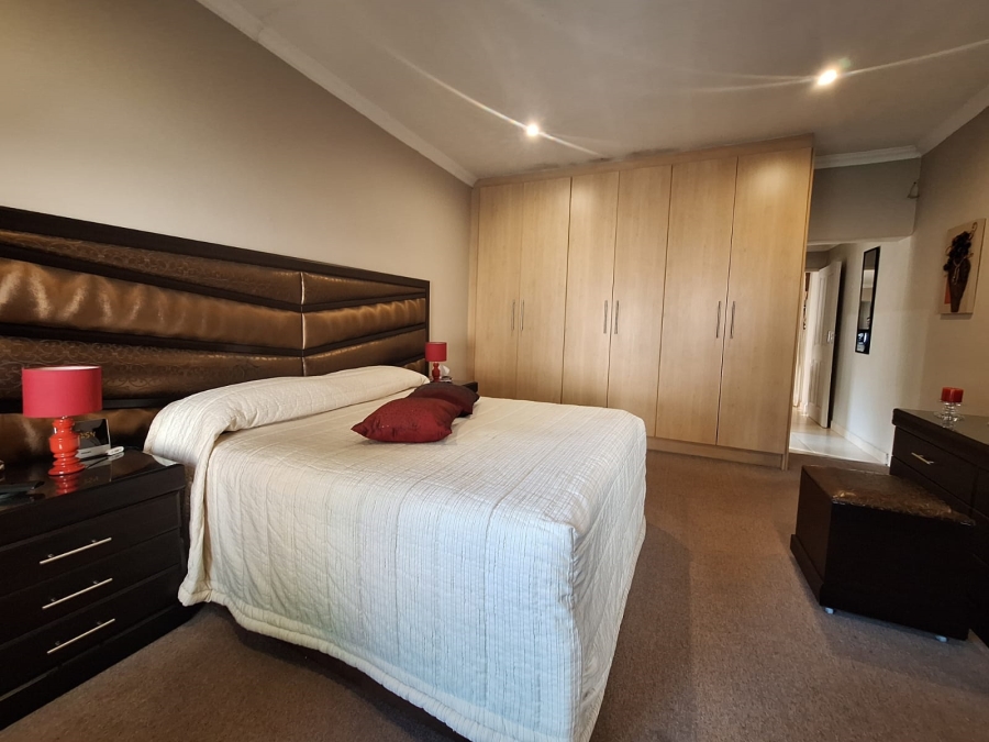 3 Bedroom Property for Sale in Rensburg Gauteng