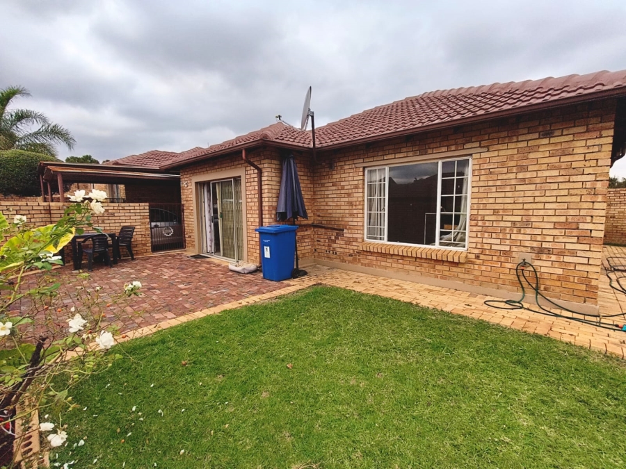 2 Bedroom Property for Sale in Amberfield Gauteng