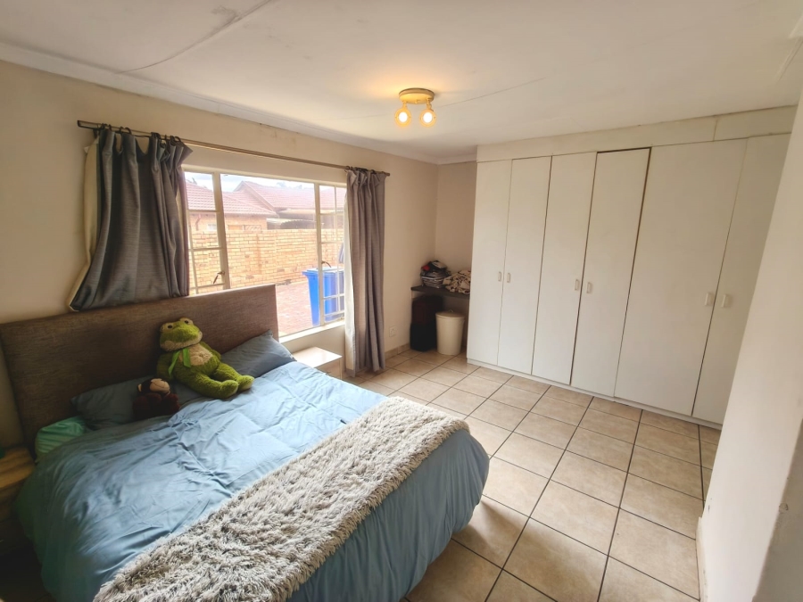 2 Bedroom Property for Sale in Amberfield Gauteng