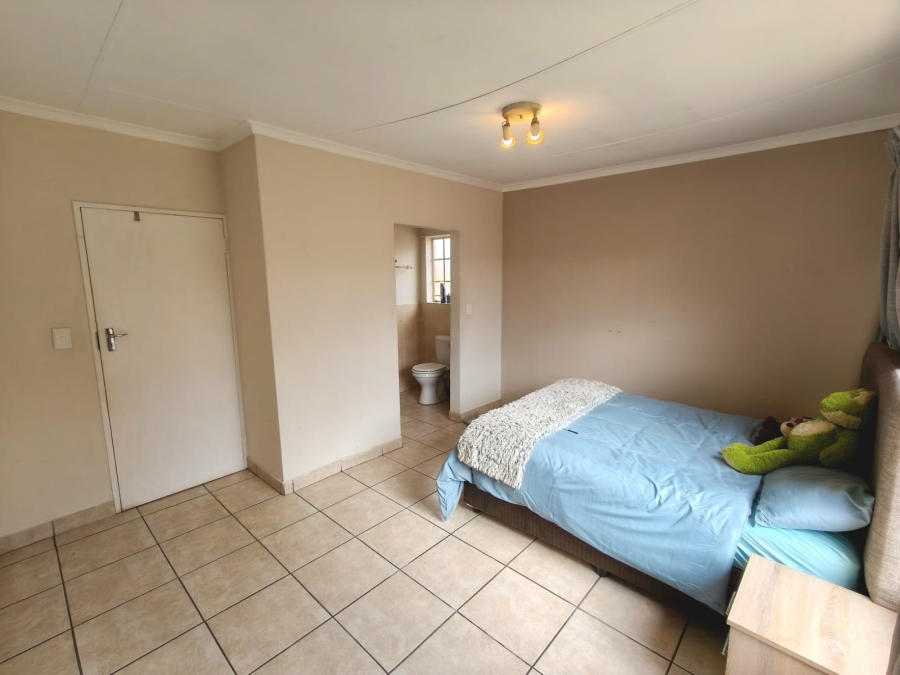 2 Bedroom Property for Sale in Amberfield Gauteng