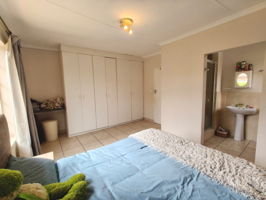 2 Bedroom Property for Sale in Amberfield Gauteng