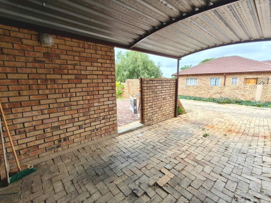 2 Bedroom Property for Sale in Amberfield Gauteng