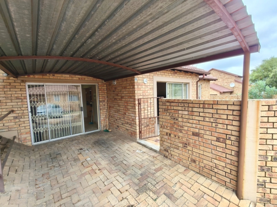 2 Bedroom Property for Sale in Amberfield Gauteng