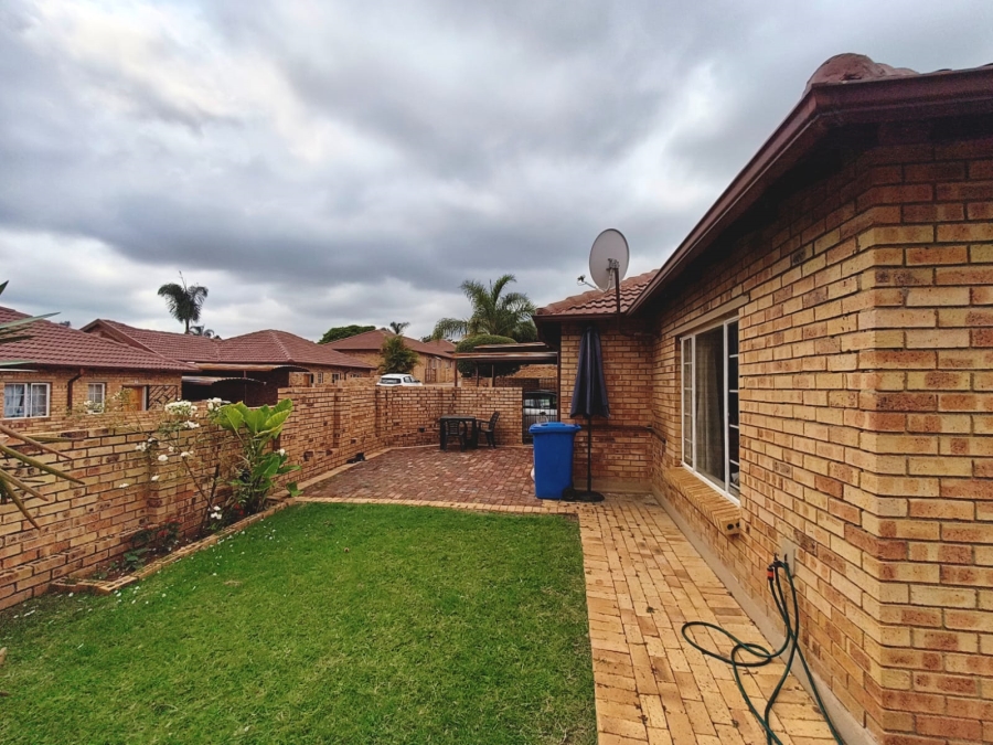 2 Bedroom Property for Sale in Amberfield Gauteng
