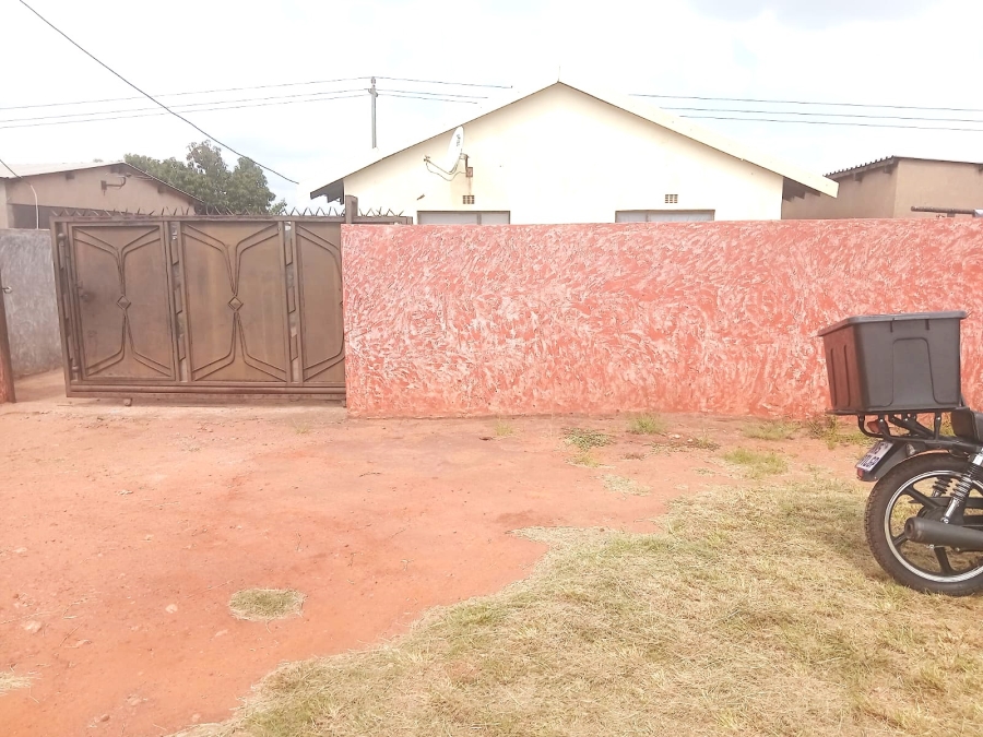 2 Bedroom Property for Sale in Moleleki Gauteng