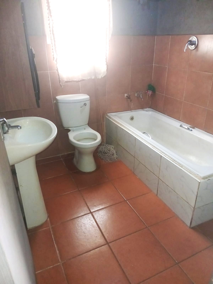 2 Bedroom Property for Sale in Moleleki Gauteng