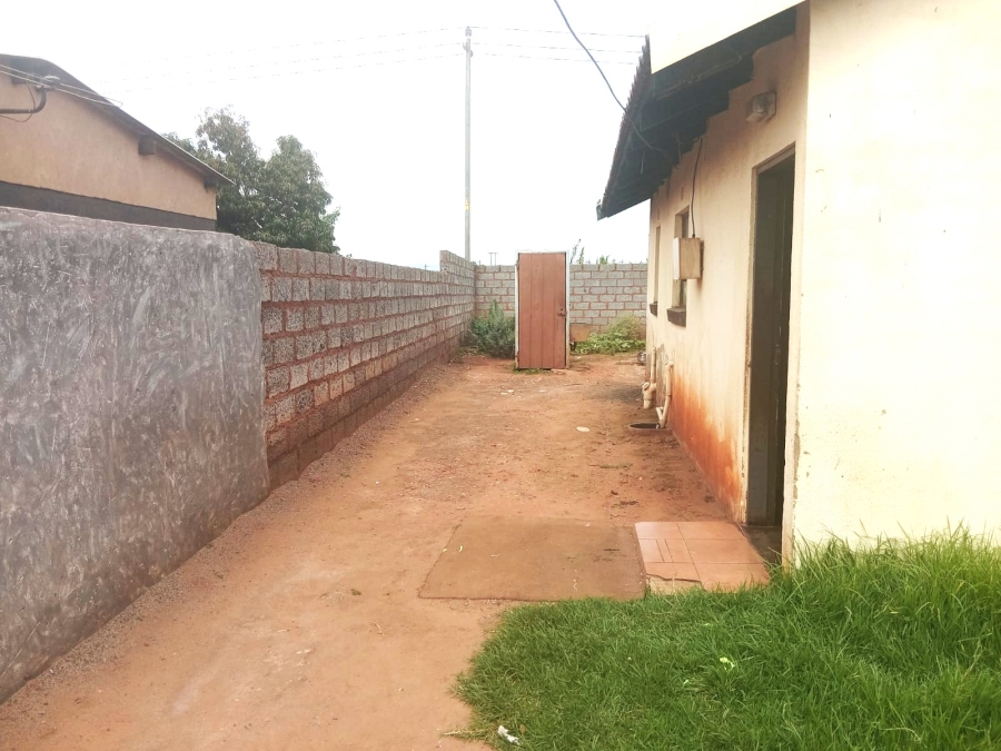 2 Bedroom Property for Sale in Moleleki Gauteng