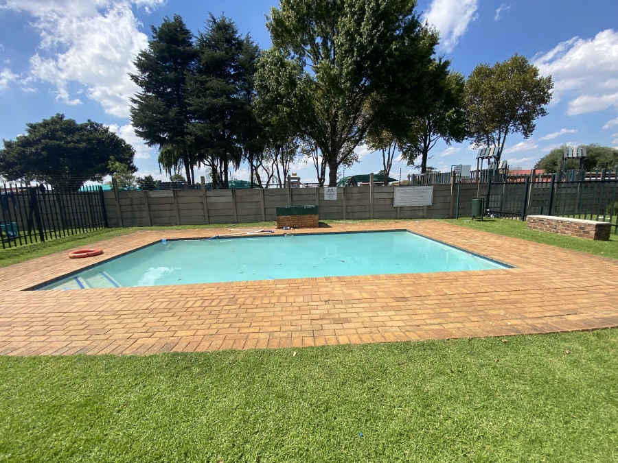 2 Bedroom Property for Sale in Ravenswood Gauteng