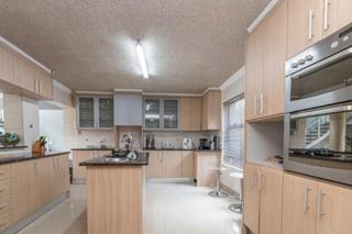 5 Bedroom Property for Sale in Mondeor Gauteng