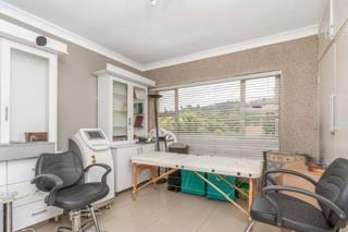 5 Bedroom Property for Sale in Mondeor Gauteng