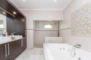 5 Bedroom Property for Sale in Mondeor Gauteng