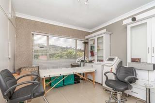 5 Bedroom Property for Sale in Mondeor Gauteng