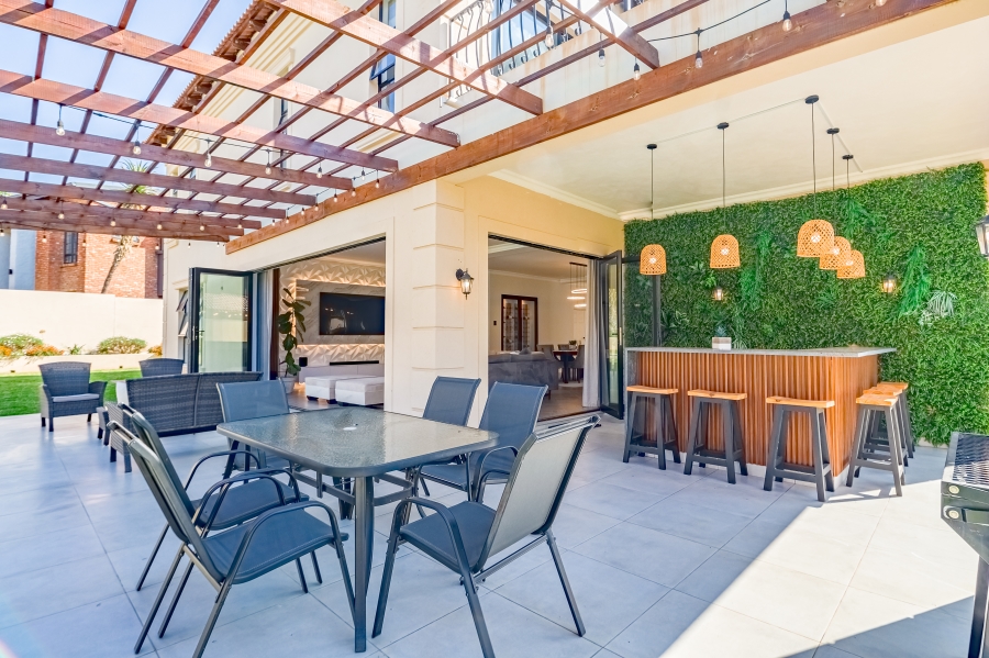 4 Bedroom Property for Sale in Silver Lakes Golf Estate Gauteng