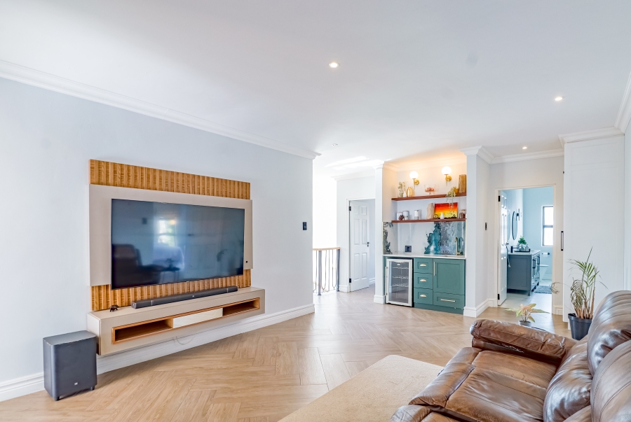 4 Bedroom Property for Sale in Silver Lakes Golf Estate Gauteng