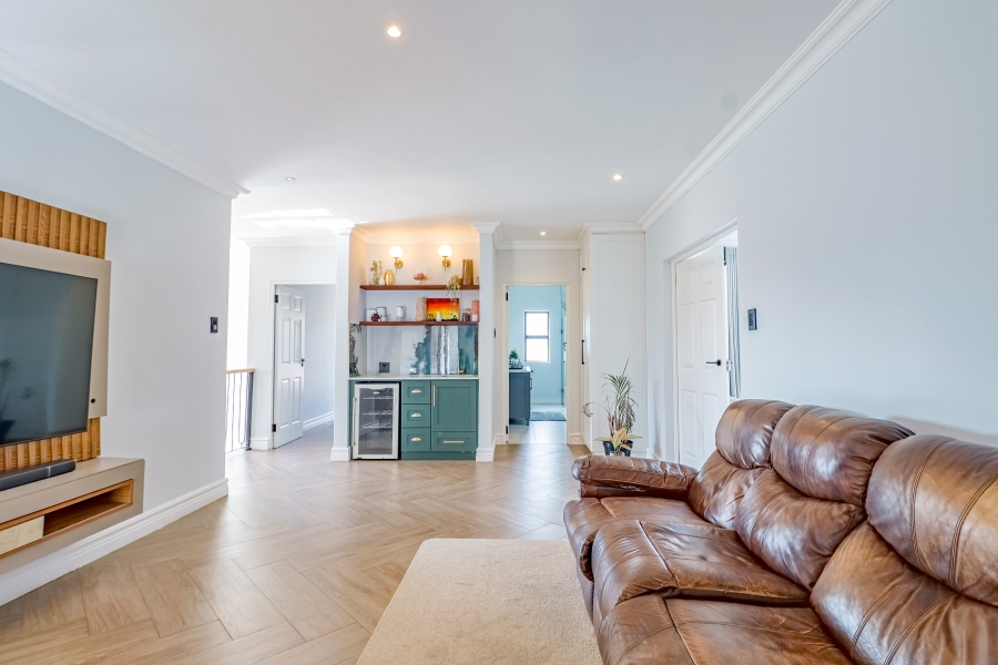 4 Bedroom Property for Sale in Silver Lakes Golf Estate Gauteng