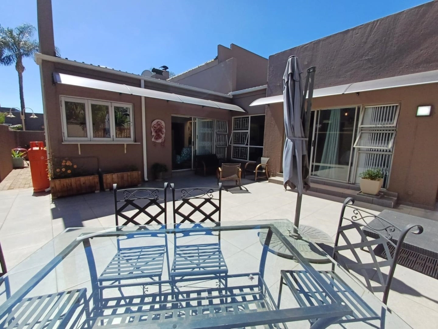 4 Bedroom Property for Sale in Glen Marais Gauteng