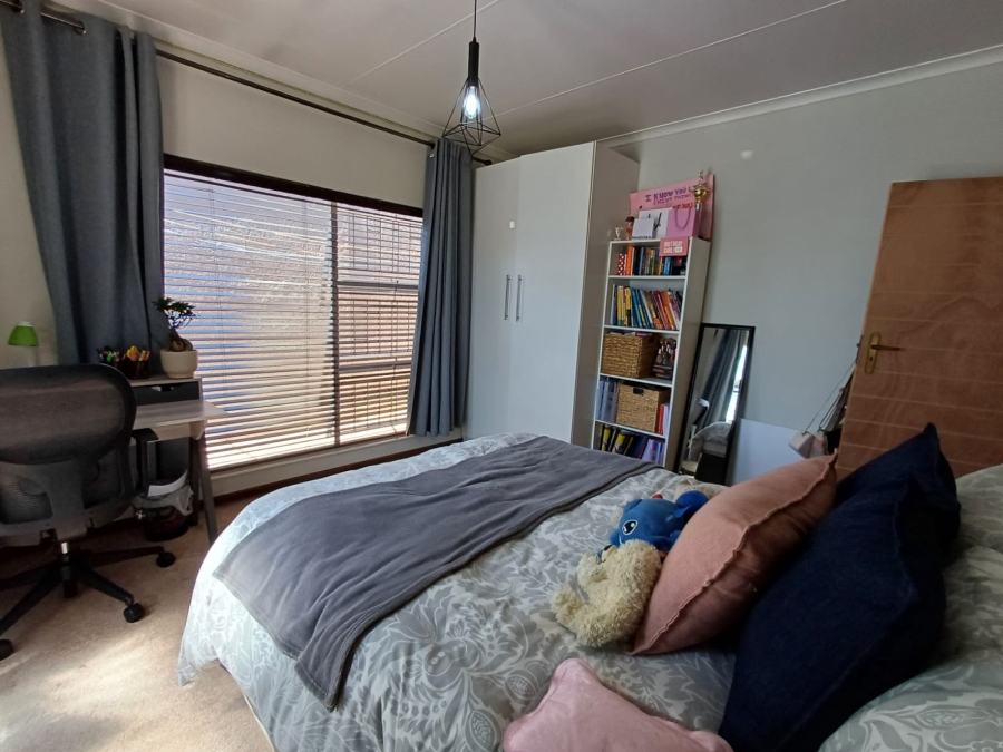 4 Bedroom Property for Sale in Glen Marais Gauteng