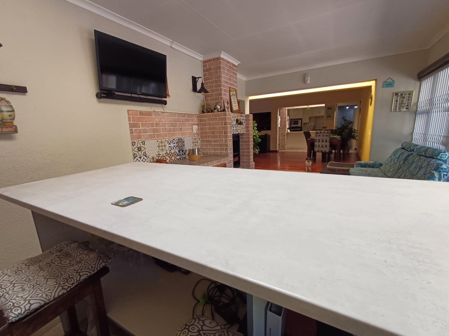 4 Bedroom Property for Sale in Glen Marais Gauteng