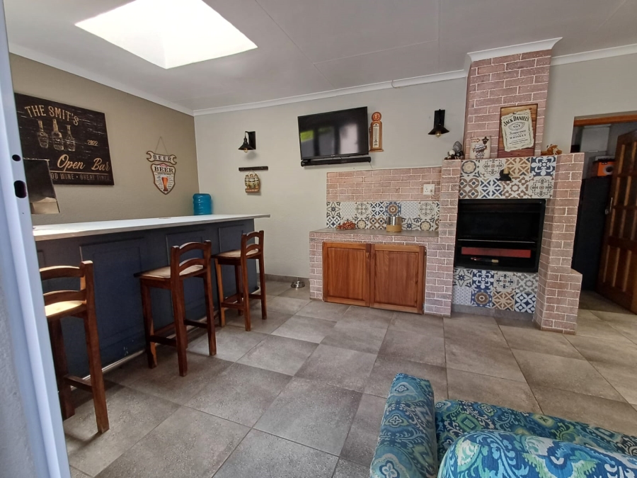 4 Bedroom Property for Sale in Glen Marais Gauteng