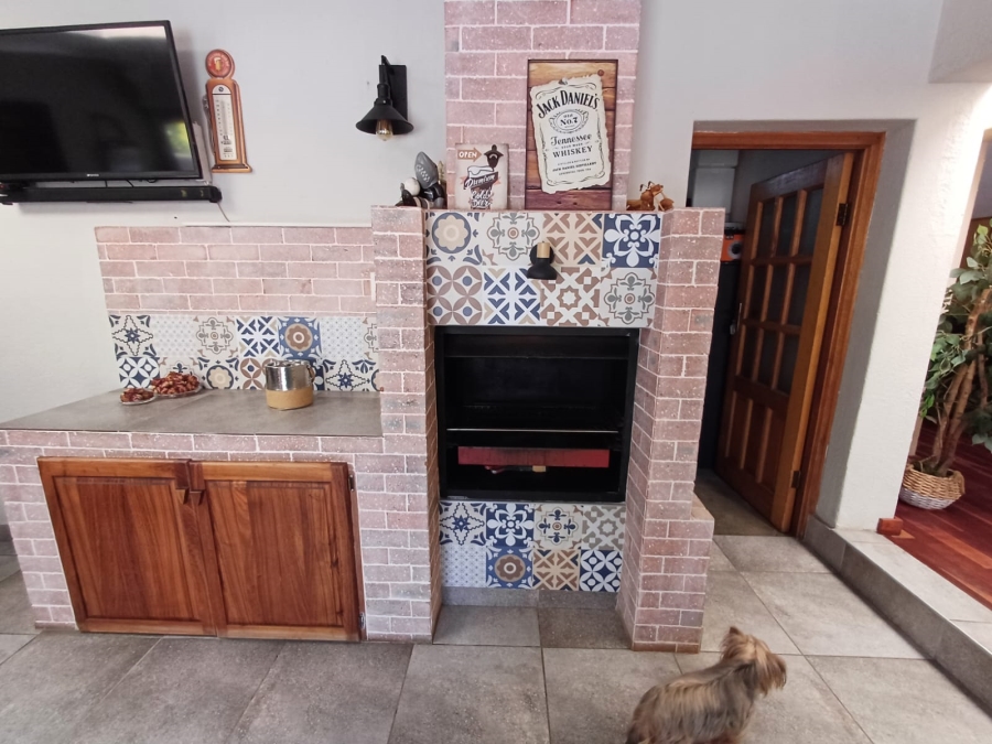 4 Bedroom Property for Sale in Glen Marais Gauteng