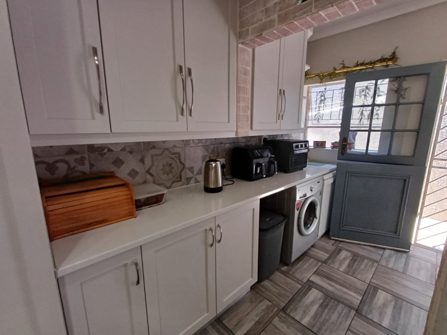 4 Bedroom Property for Sale in Glen Marais Gauteng