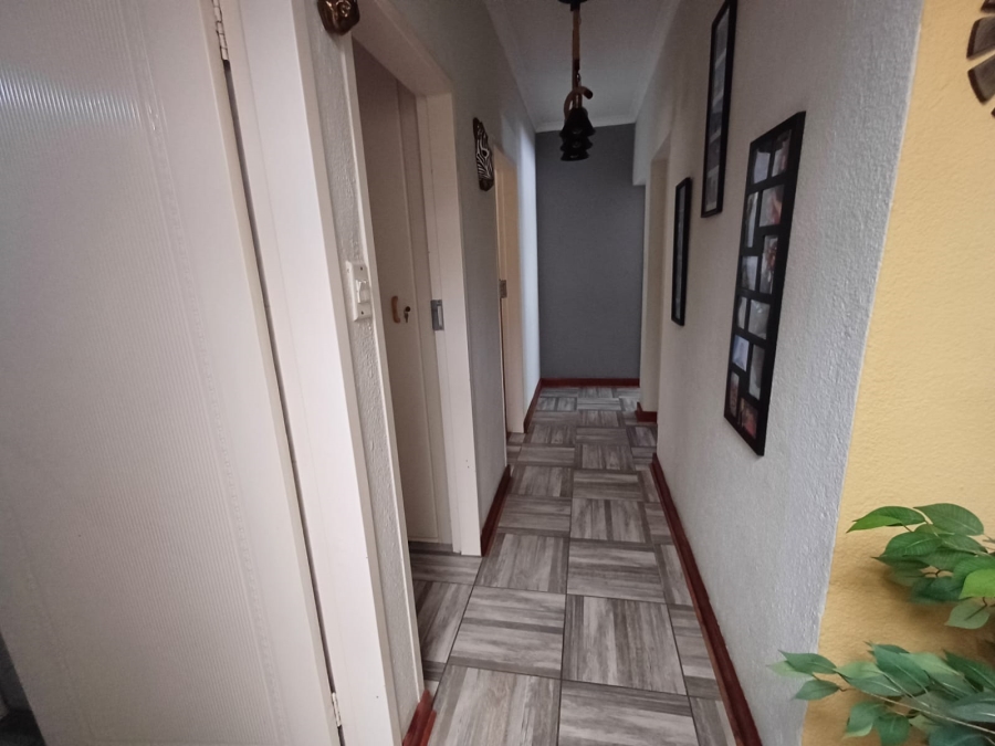 4 Bedroom Property for Sale in Glen Marais Gauteng