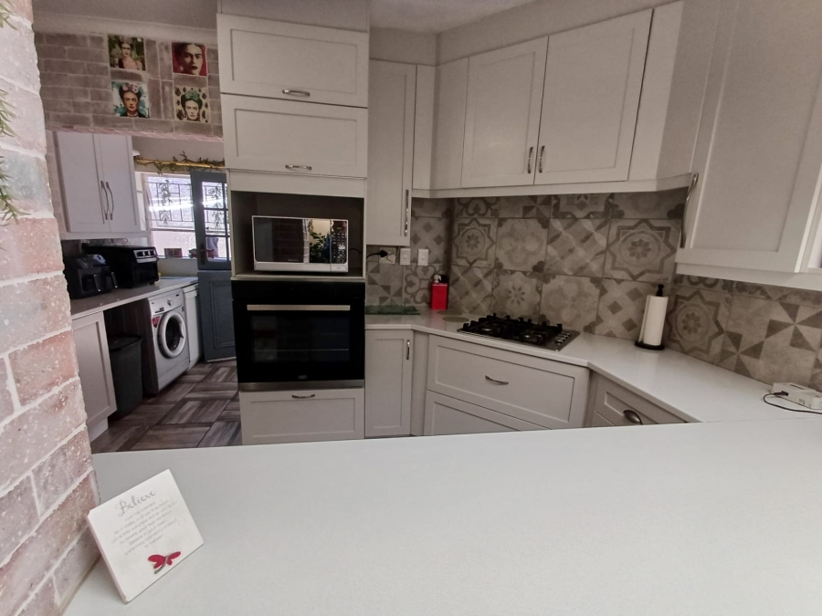 4 Bedroom Property for Sale in Glen Marais Gauteng