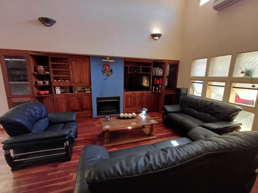 4 Bedroom Property for Sale in Glen Marais Gauteng