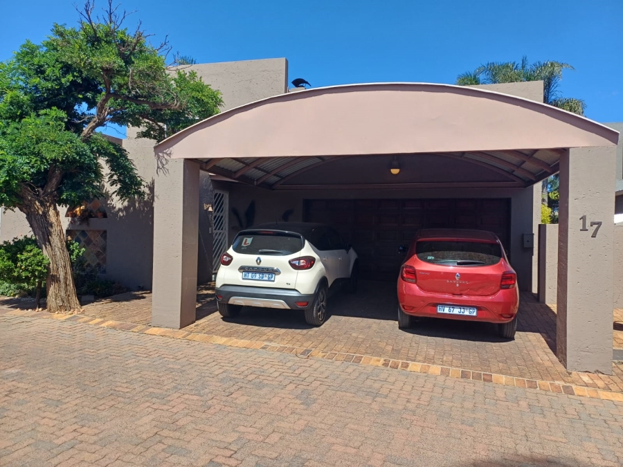 4 Bedroom Property for Sale in Glen Marais Gauteng