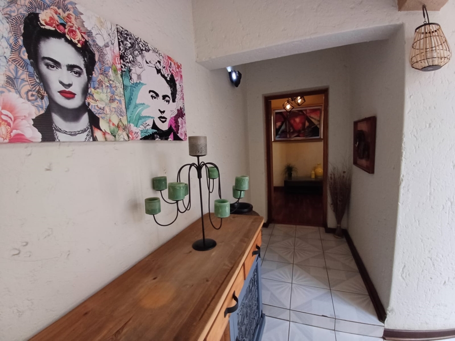 4 Bedroom Property for Sale in Glen Marais Gauteng