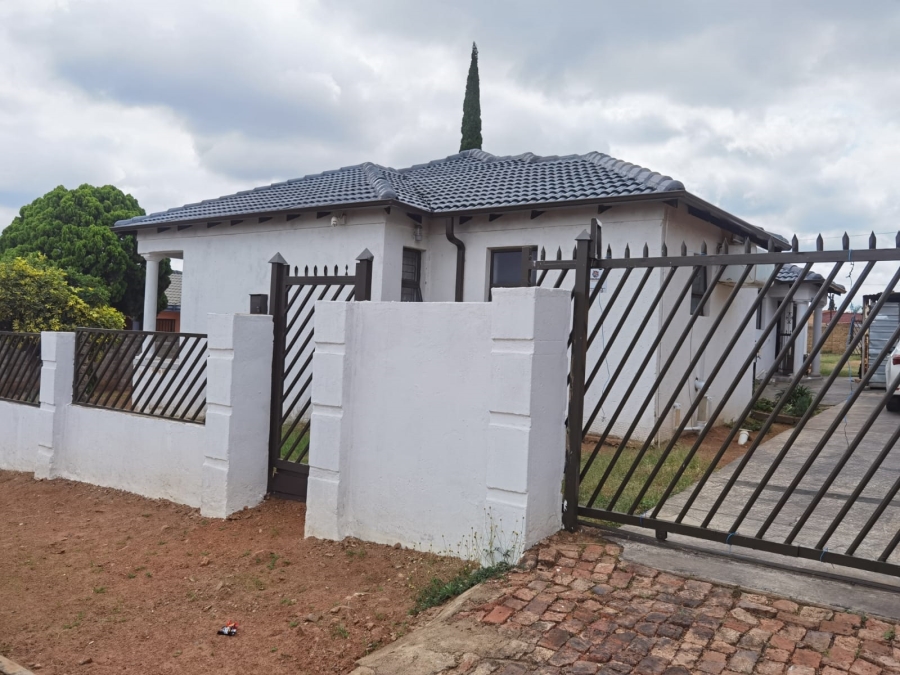 4 Bedroom Property for Sale in Soshanguve BB Gauteng