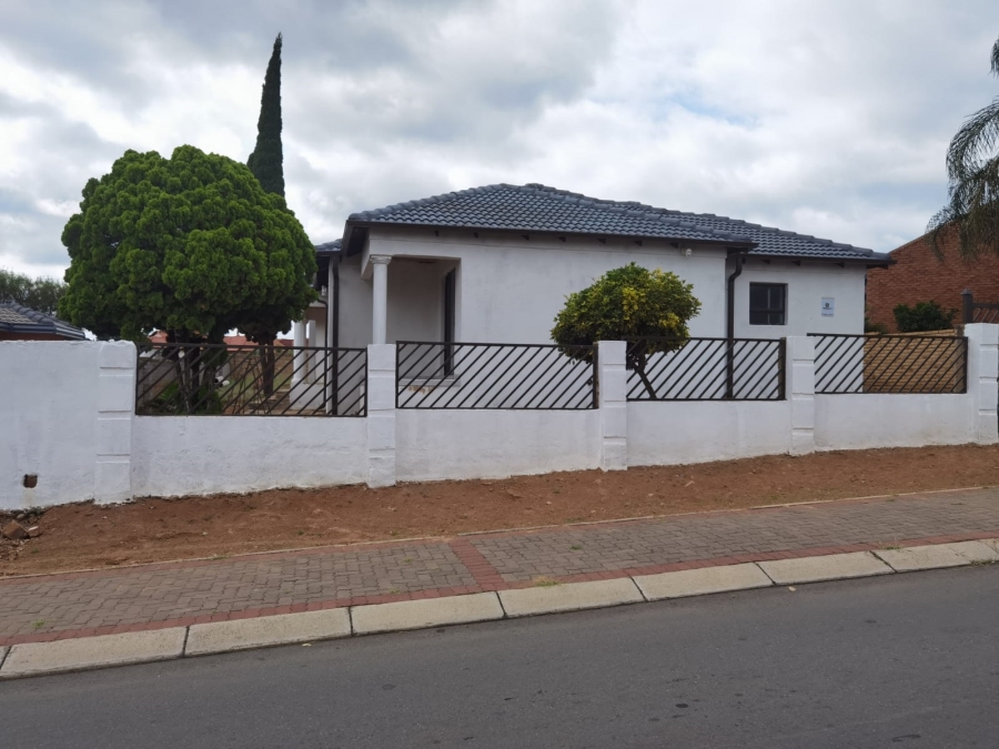 4 Bedroom Property for Sale in Soshanguve BB Gauteng