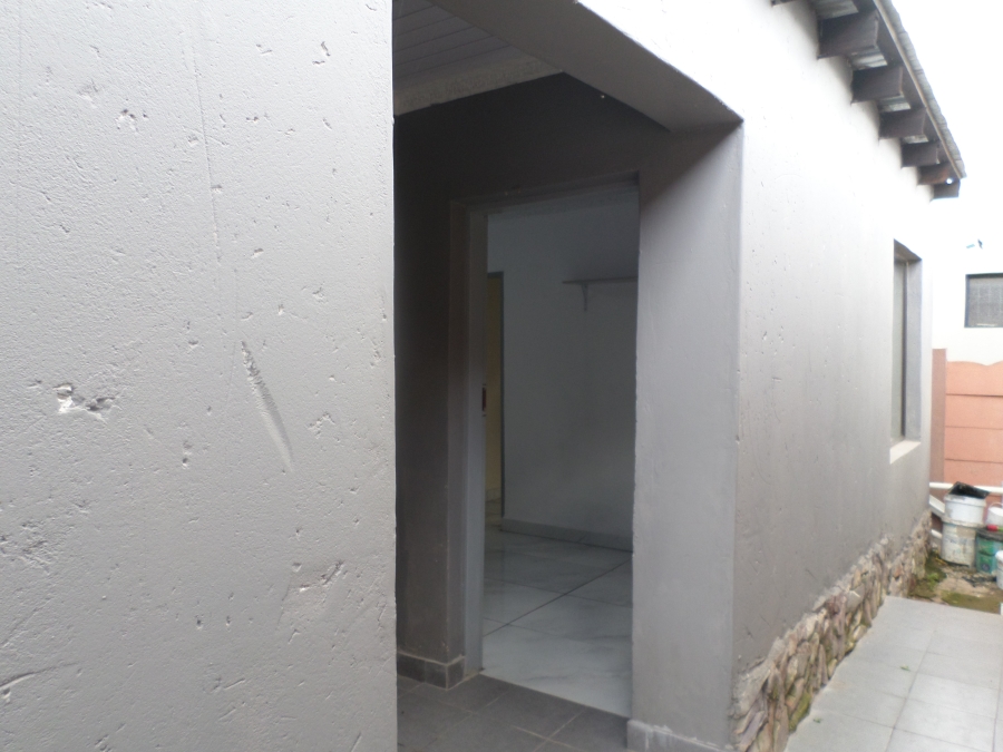 To Let 1 Bedroom Property for Rent in Coronationville Gauteng