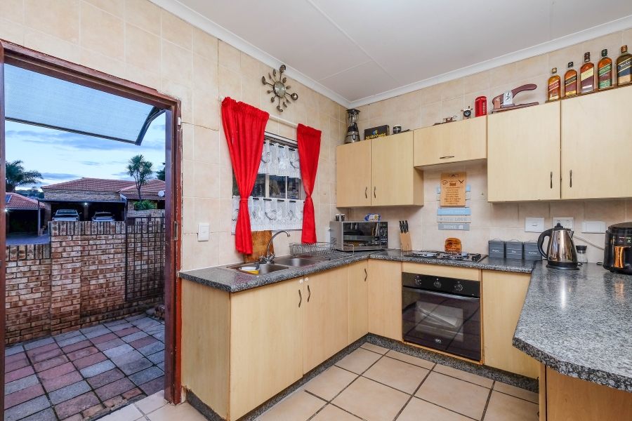 3 Bedroom Property for Sale in Kenmare Gauteng