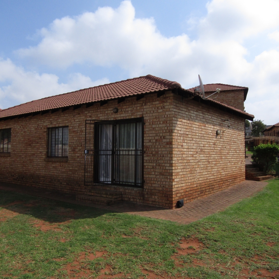 2 Bedroom Property for Sale in Witpoortjie Gauteng