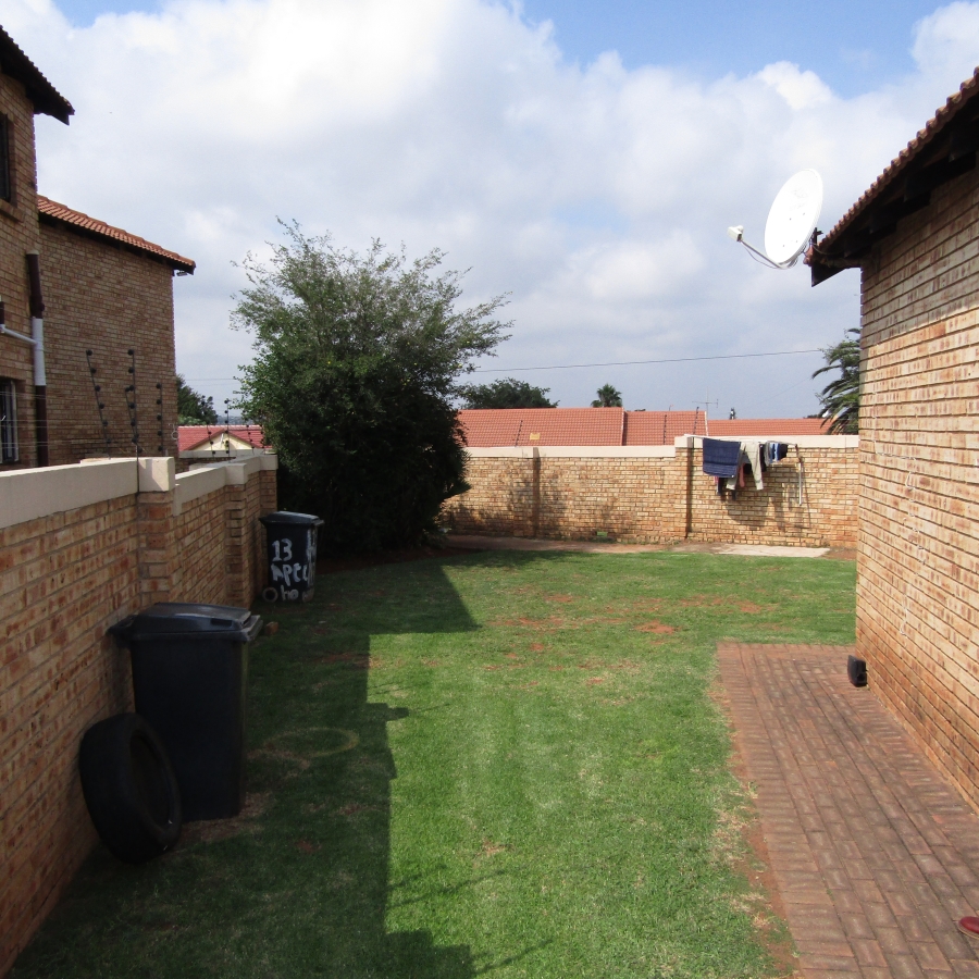 2 Bedroom Property for Sale in Witpoortjie Gauteng