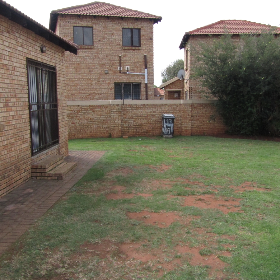 2 Bedroom Property for Sale in Witpoortjie Gauteng