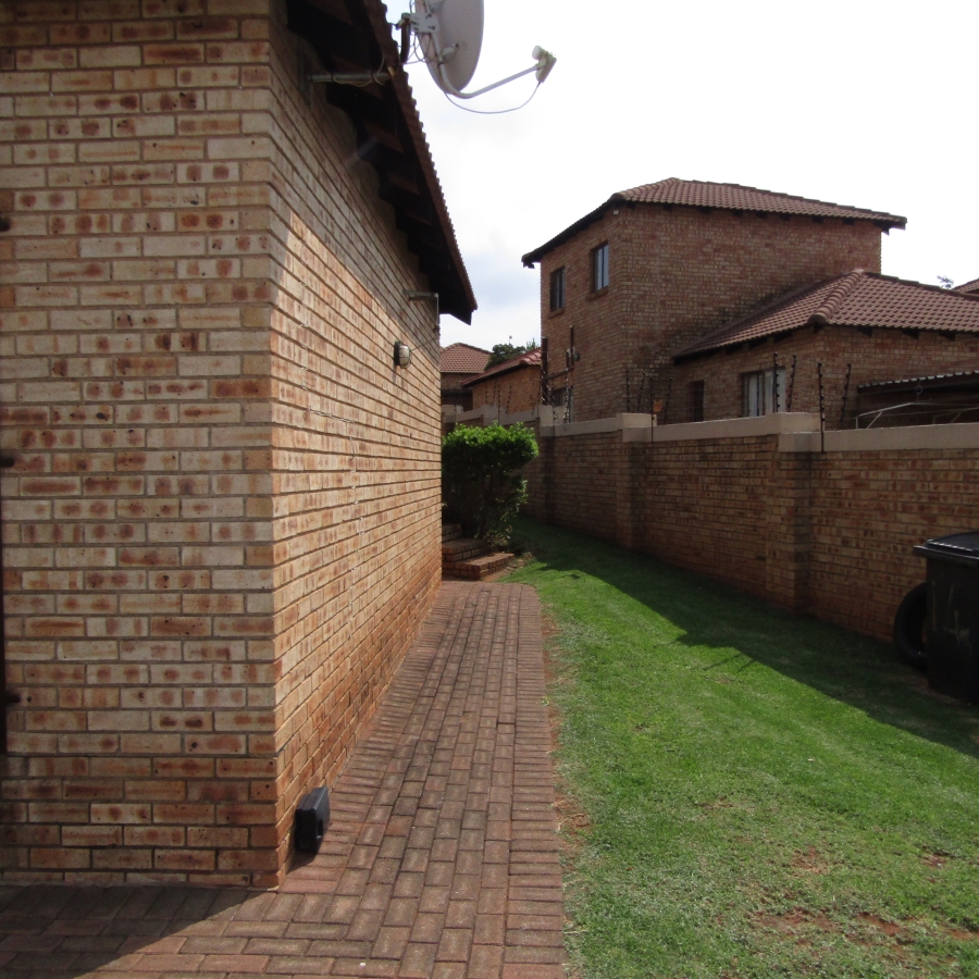 2 Bedroom Property for Sale in Witpoortjie Gauteng
